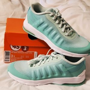 Nike Air Max Invigor Print tennis shoes